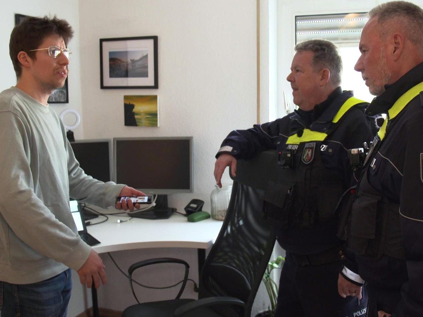 Póster de Der Blaulicht Report - Die neuen Einsätze · Das verschwundene Camgirl / Der Abpfiff